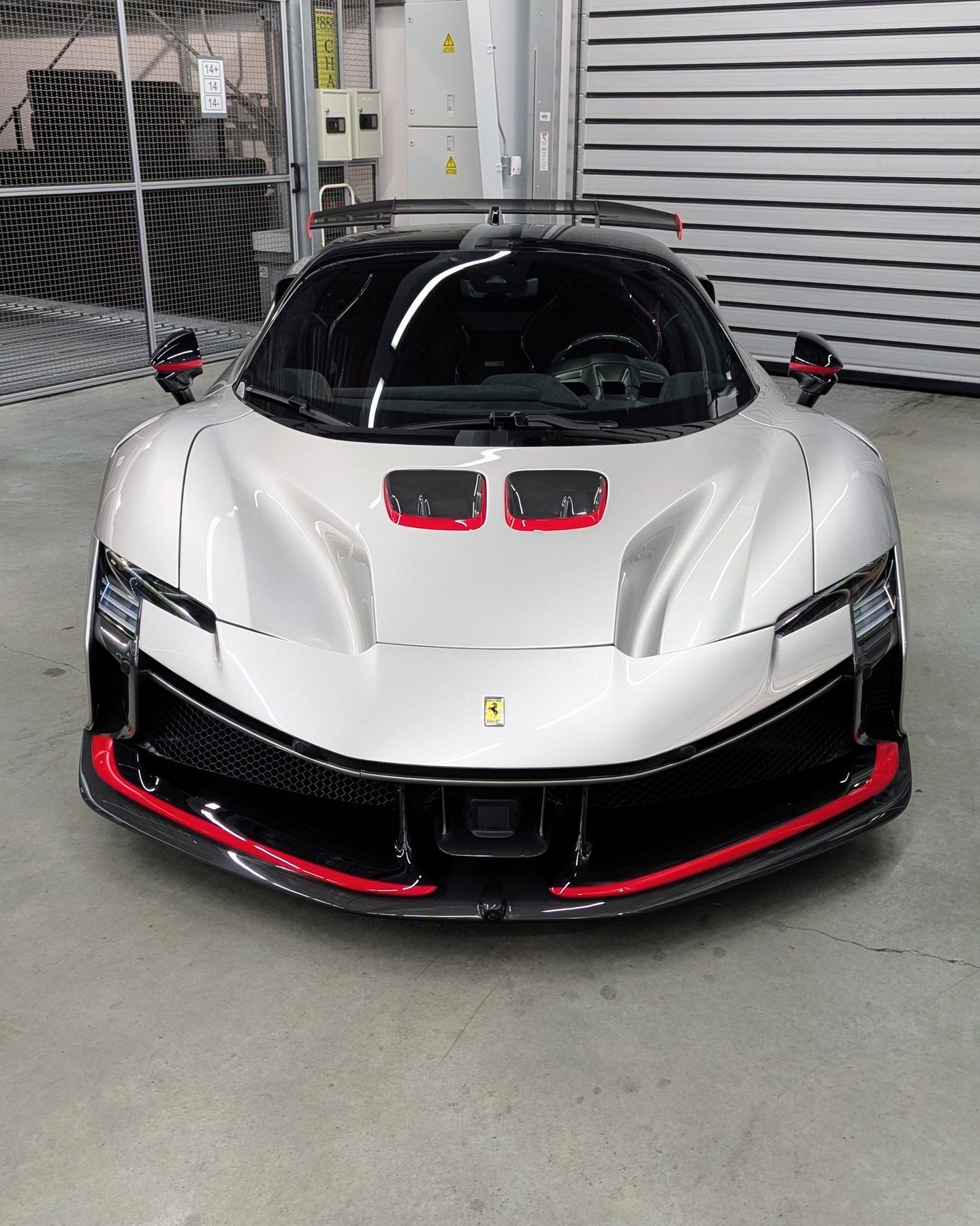 最新交付 SF90XXStradale油漆：Rosso Scuderia 