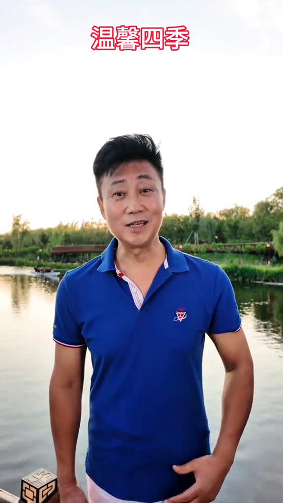 耿为华。
你在我心里，海风轻轻，抚慰思绪，夜色融融，温暖呼吸。走过那么多风和雨，