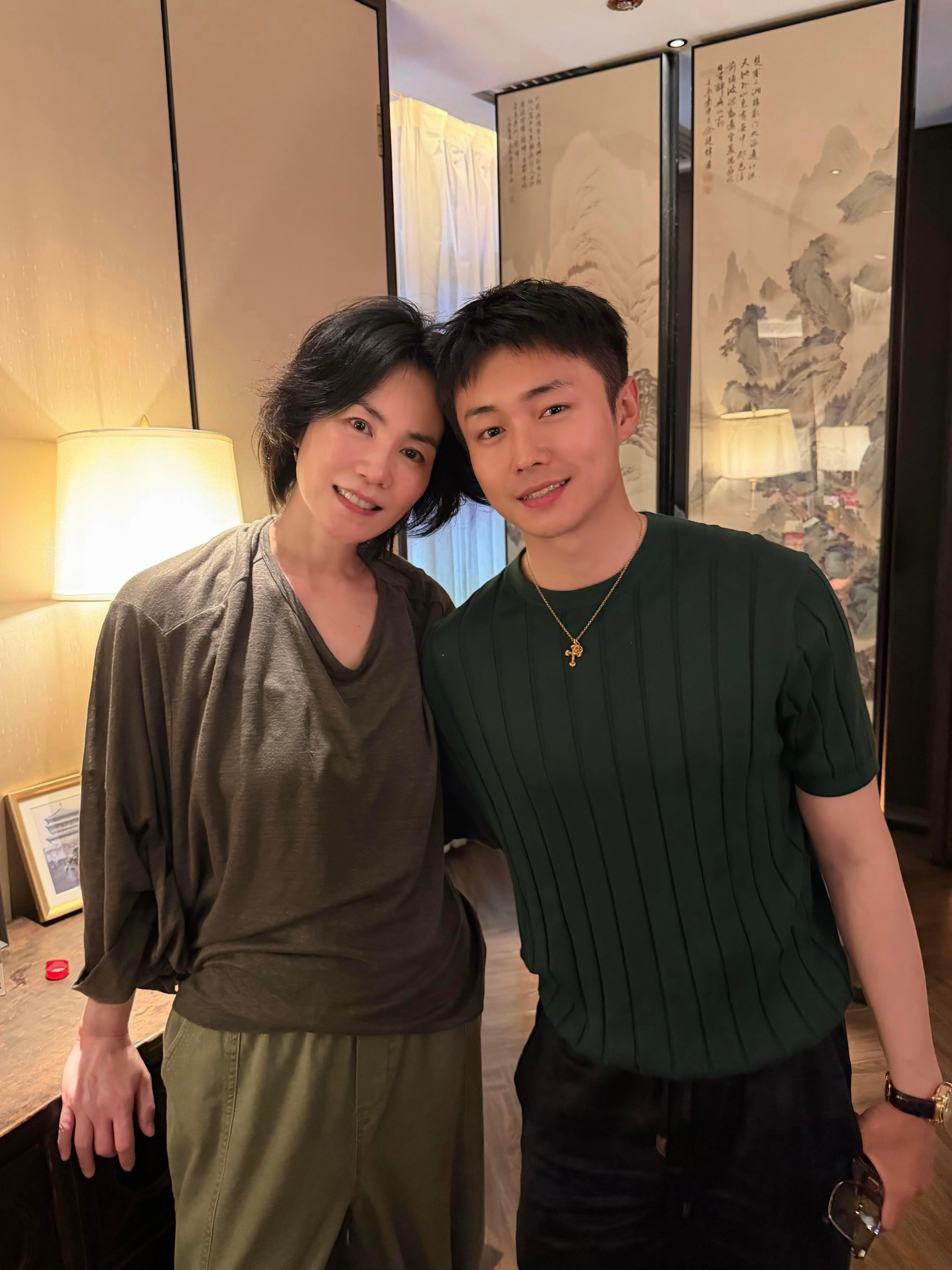 翟子路和王菲同框，看来天后也有看《主角》 