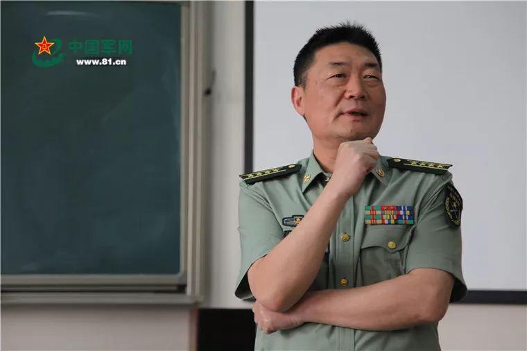 徐贵祥：以硝烟写人性，重塑当代军旅文学的英雄底色
 
徐贵祥，安徽霍邱人，知名军