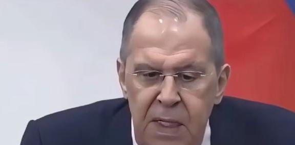 伊朗终于拿到新战机了！不是网上传的48架，是首批16架，其中12架已经停在伊朗的