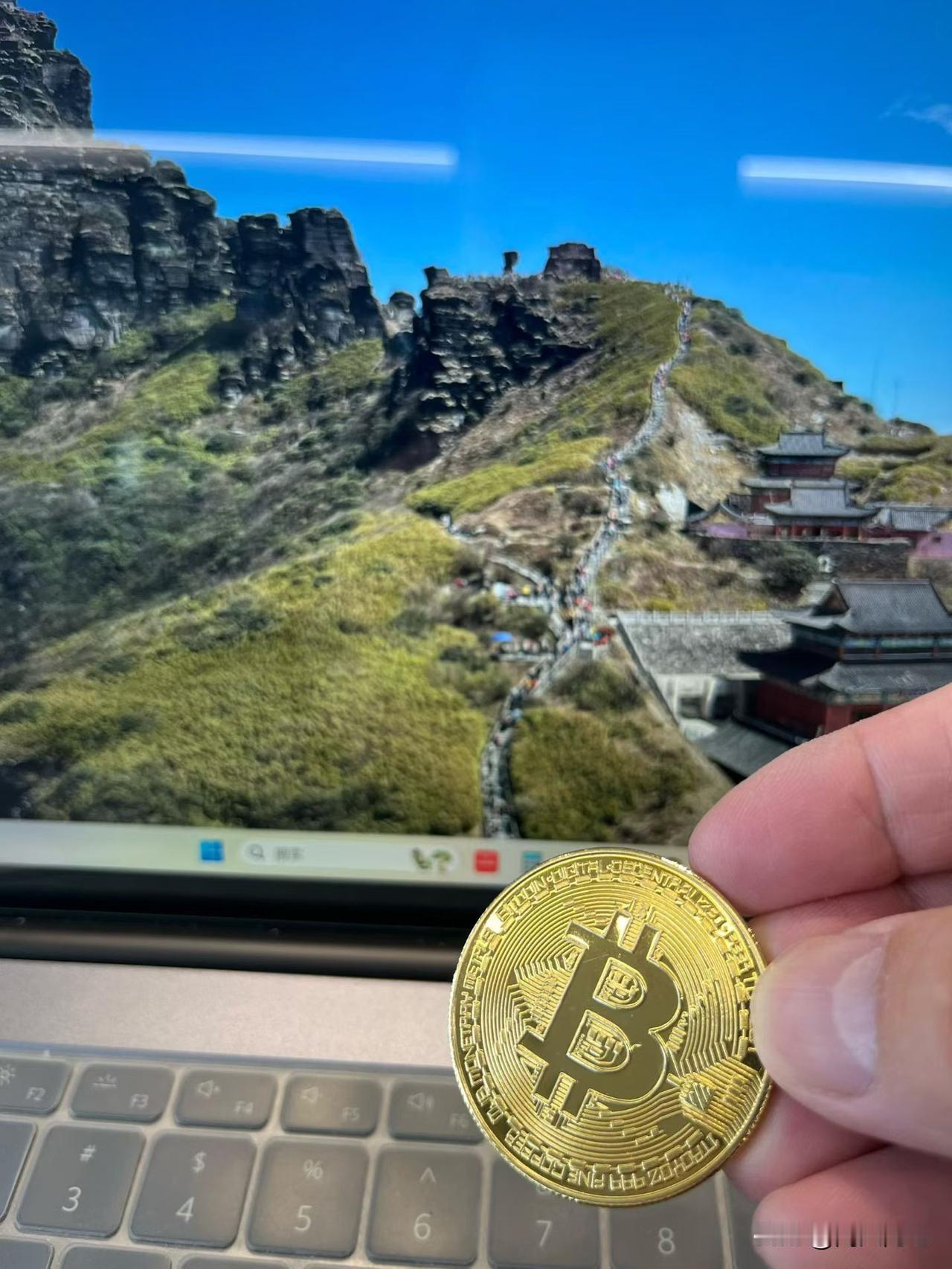 黄金再一次逼近翻倍，全球央行疯狂买入黄金，意味着失控印钞机的集体撤离。历史告诉我