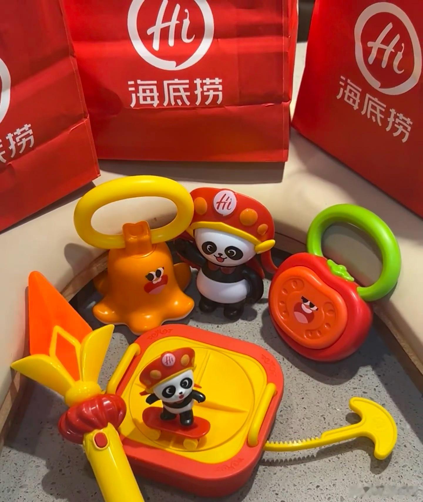 我记得之前看过类似的报道，不过说是某个店的操作。我觉得，按照海底捞现在的规模，不