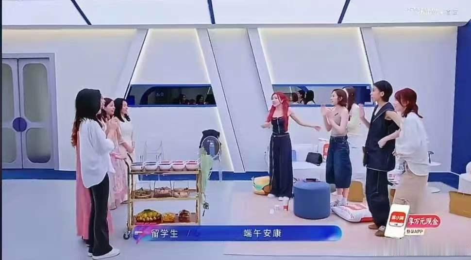庄法[超话]越南留学生和庄法过端午节越南留学生探班庄法过端午节一句母语拉近所有距