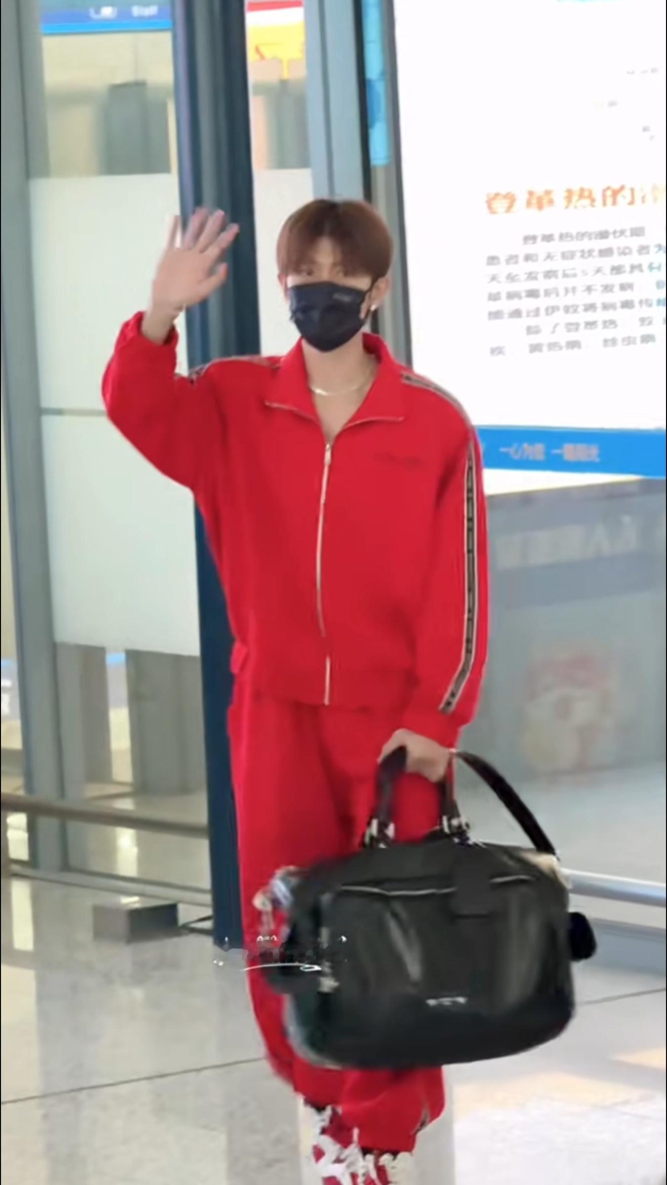 红红火火的任国超[哈哈][哈哈]任嘉伦 ​​​