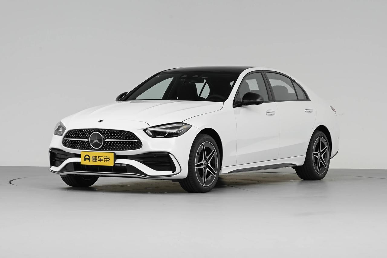 作为经常带家人短途出游、日常还要兼顾通勤的上班族，我对汽车空间的要求很实际：前后