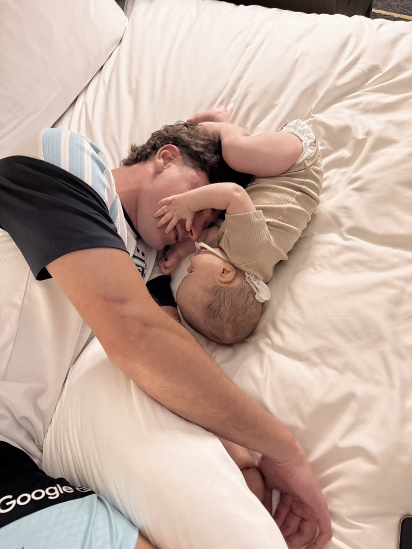 🤟昨天也是阿根廷队的家庭日，阿尔瓦雷斯秀可爱宝宝阿尔瓦雷斯2026美加墨世界杯