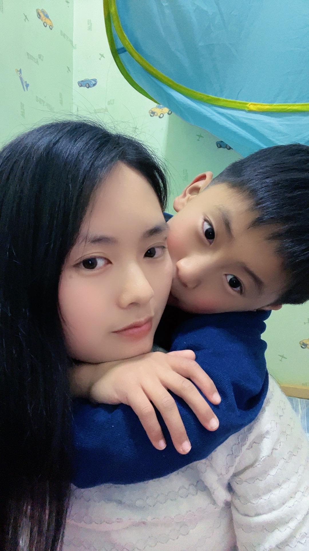 你的眼里只有我，我的眼里也只有你呀！我家的小暖男正在渐渐长大 母子同框
