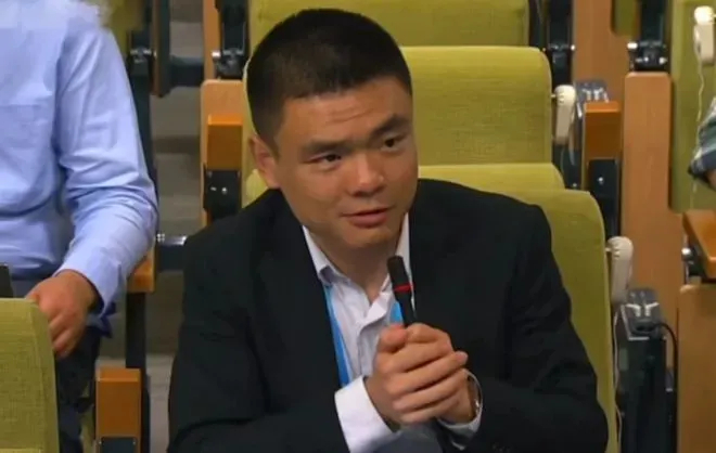 支持徐德智，因为他能在西方国家控制主流媒体的大环境下能坚定地去揭露西方国家的伪善