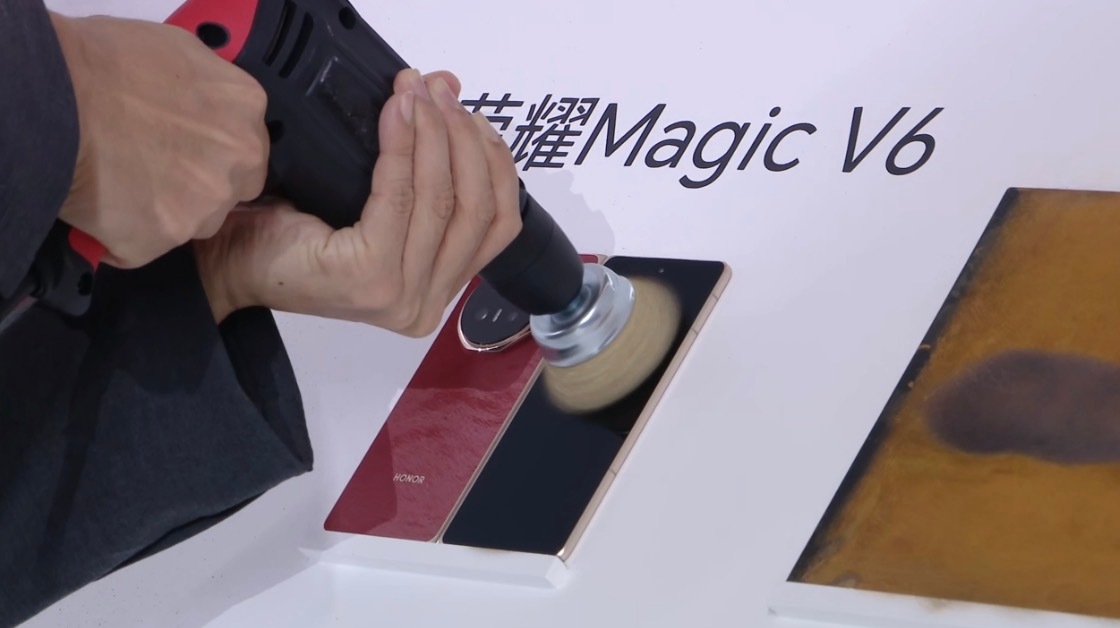 荣耀李健说荣耀折叠屏是最好的荣耀高管回应MagicV6的售价 其实普通用户看折叠