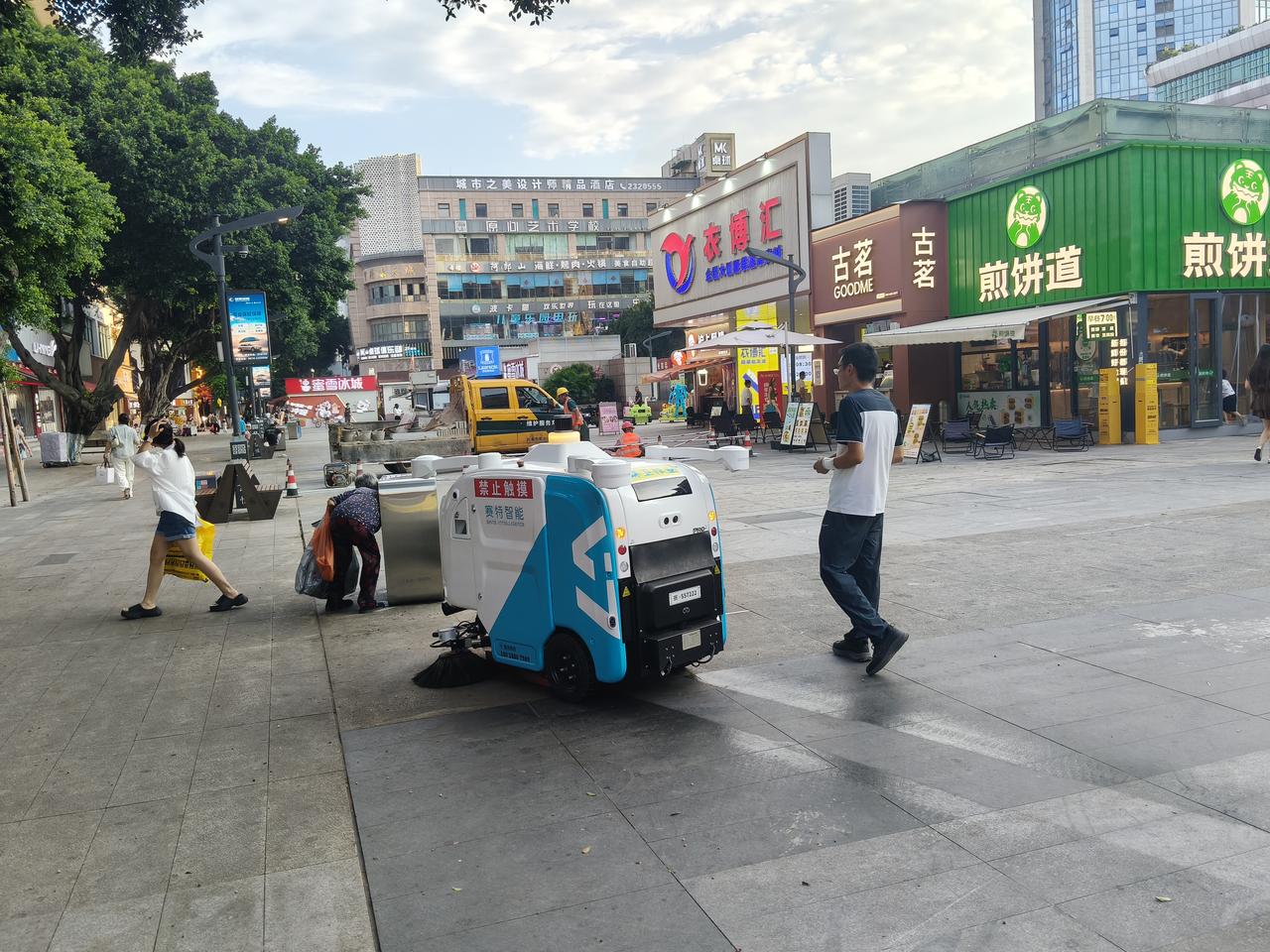 科技不能跟弱势群体抢饭碗！

科技进步应造福于民生，而不应该用来砸弱势群体的饭碗