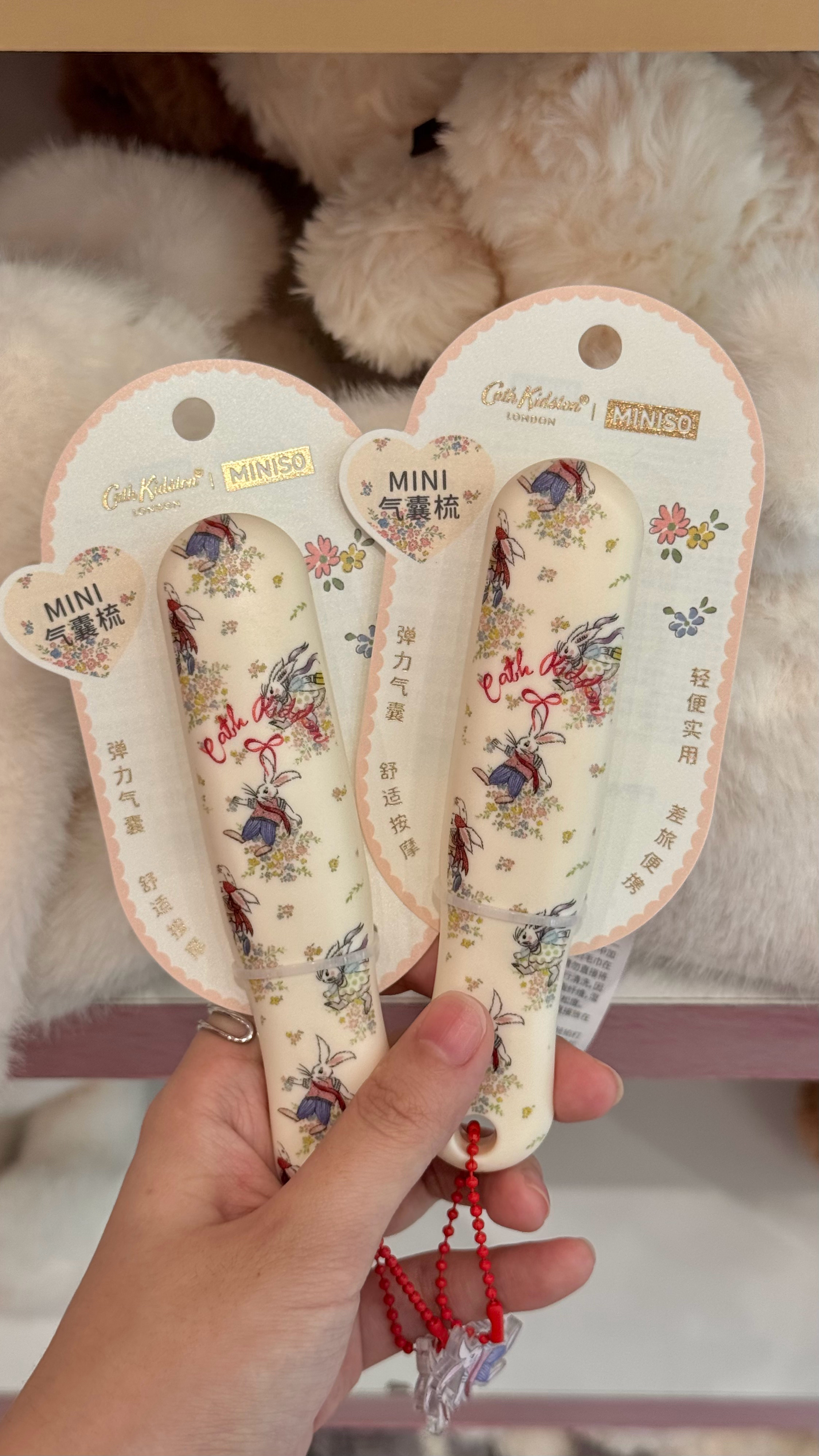 终于买到Cath Kidston联名小梳子！！！请欣赏15r的无敌美貌～店里只剩