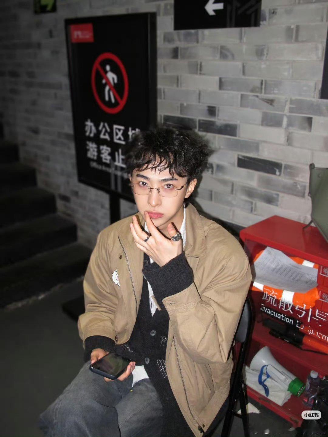 恩利把徐若晗说哭了恩利小时候因为身体被嘲笑恩利说起小时候因身体被人嘲笑，藏了多年