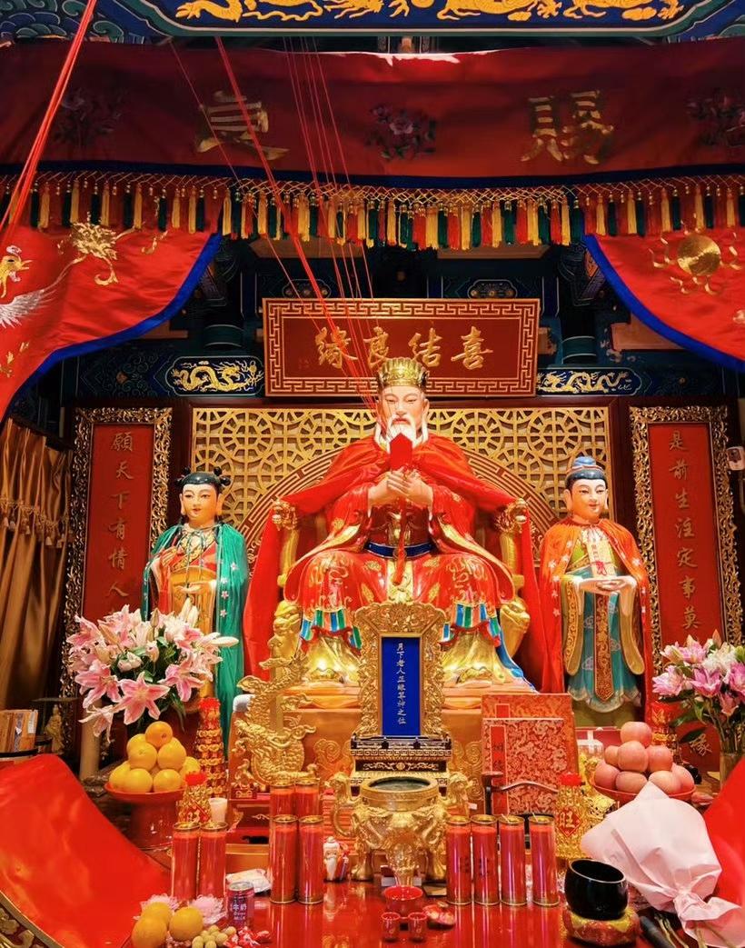 农历七月初七
留下一句：美好姻缘
月老先师保佑你此生美满，恩爱和合！
七夕 七月