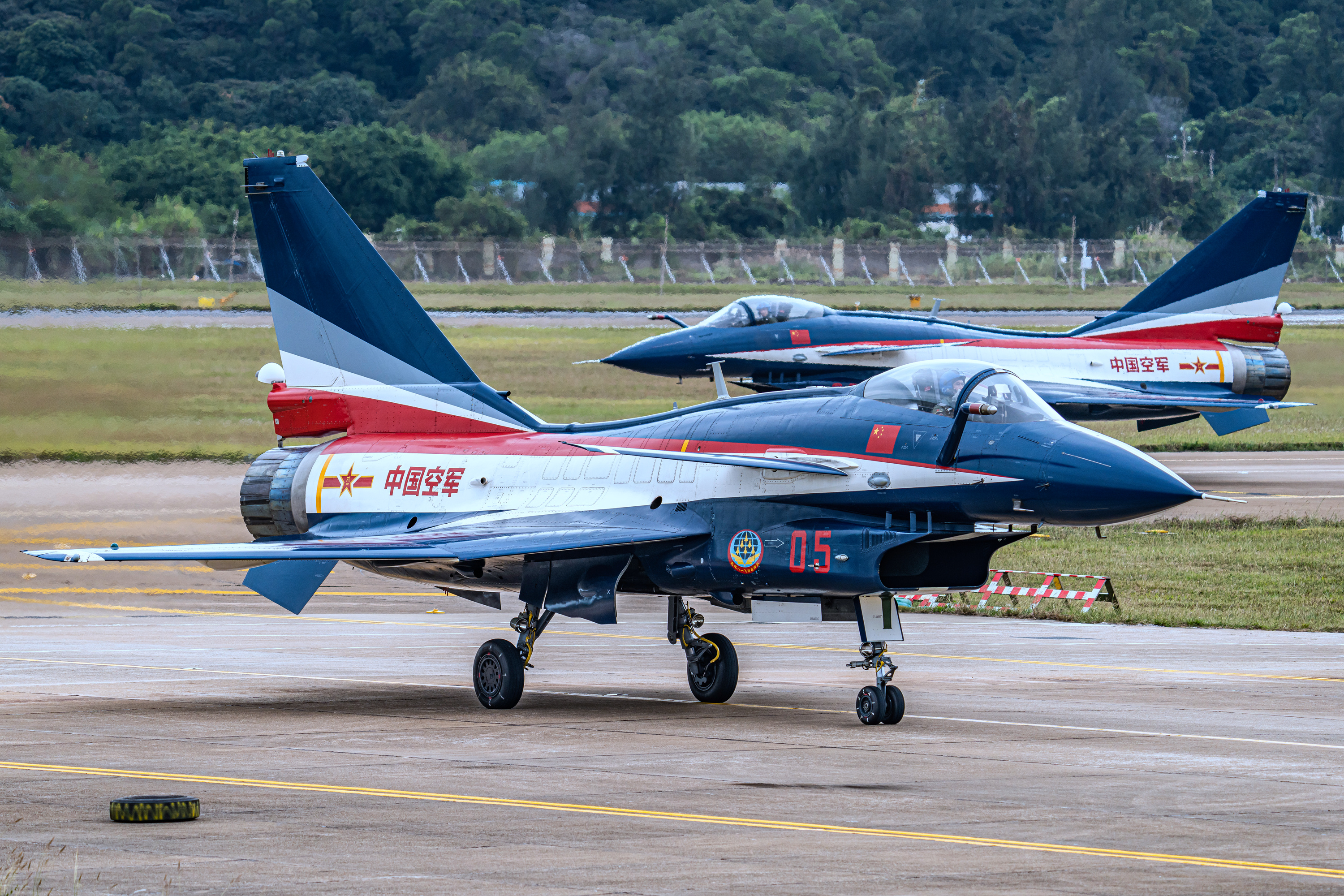 #航空新视野[超话]#  空军八一飞行表演队装备的歼-10A战斗机，作为一款传统