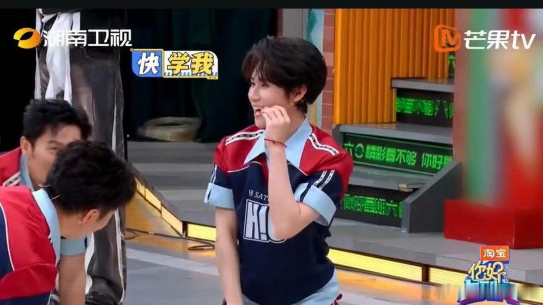 是谁被张真源动物塑萌到了张真源你别太可爱了！模仿完小猫又模仿小猪，好完美的动物塑