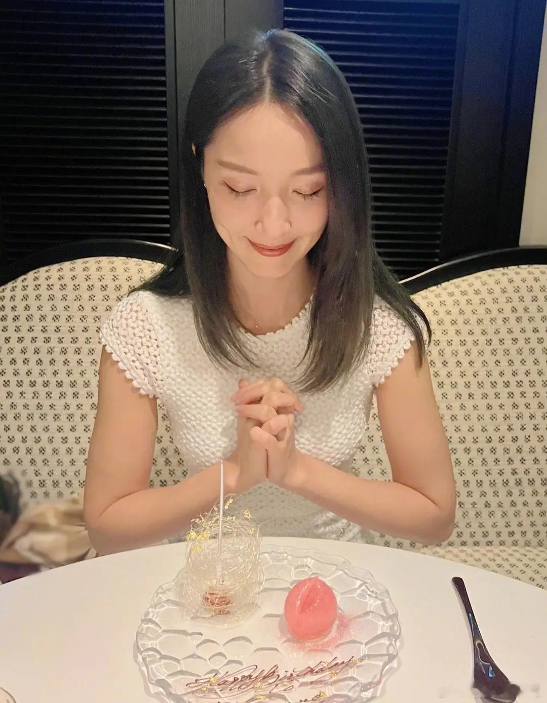 王祖蓝晒合照为老婆庆生，41岁李亚男甜蜜出镜，夫妻同框超幸福！！！！！！ 