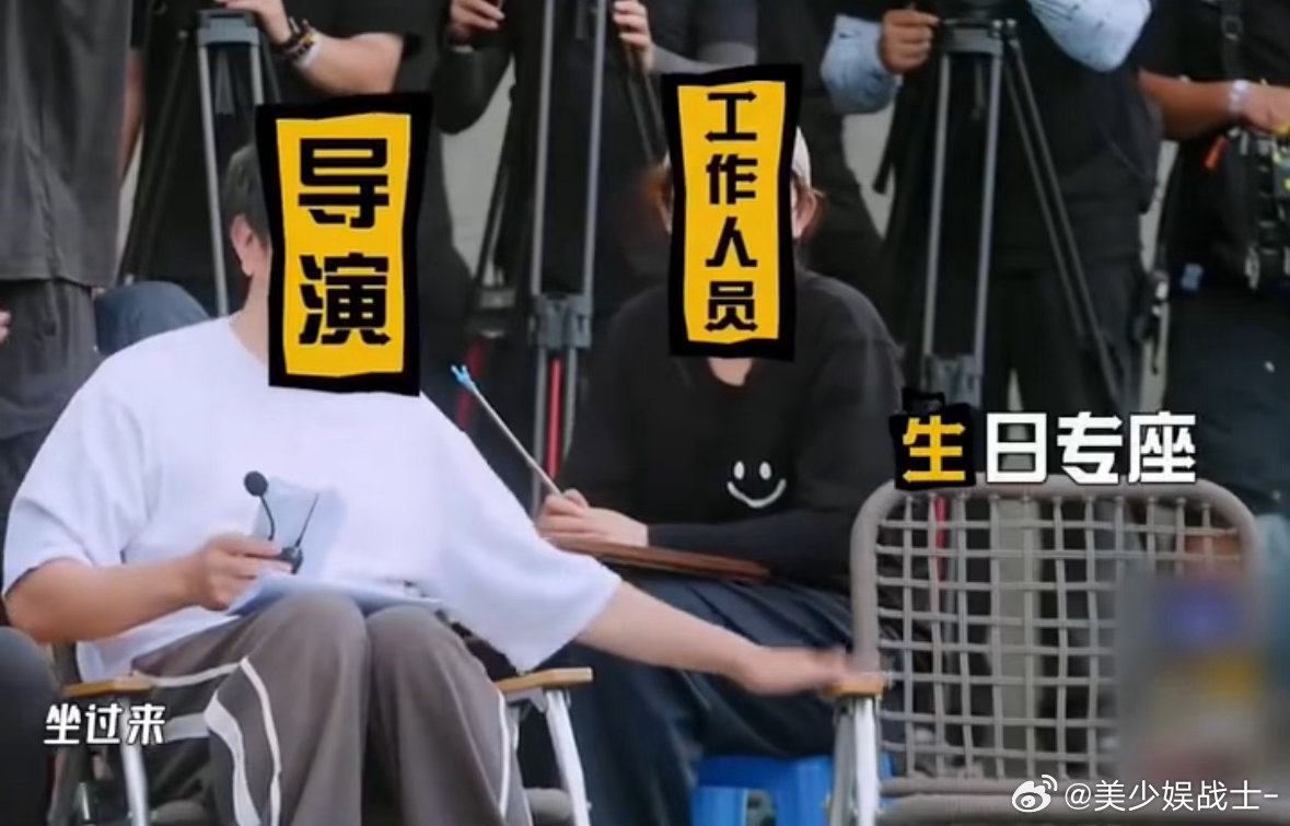 五哈导演一开口鹿晗也没招了哈哈哈哈哈 导演念歌词那个认真的样子，鹿晗在旁边那个无