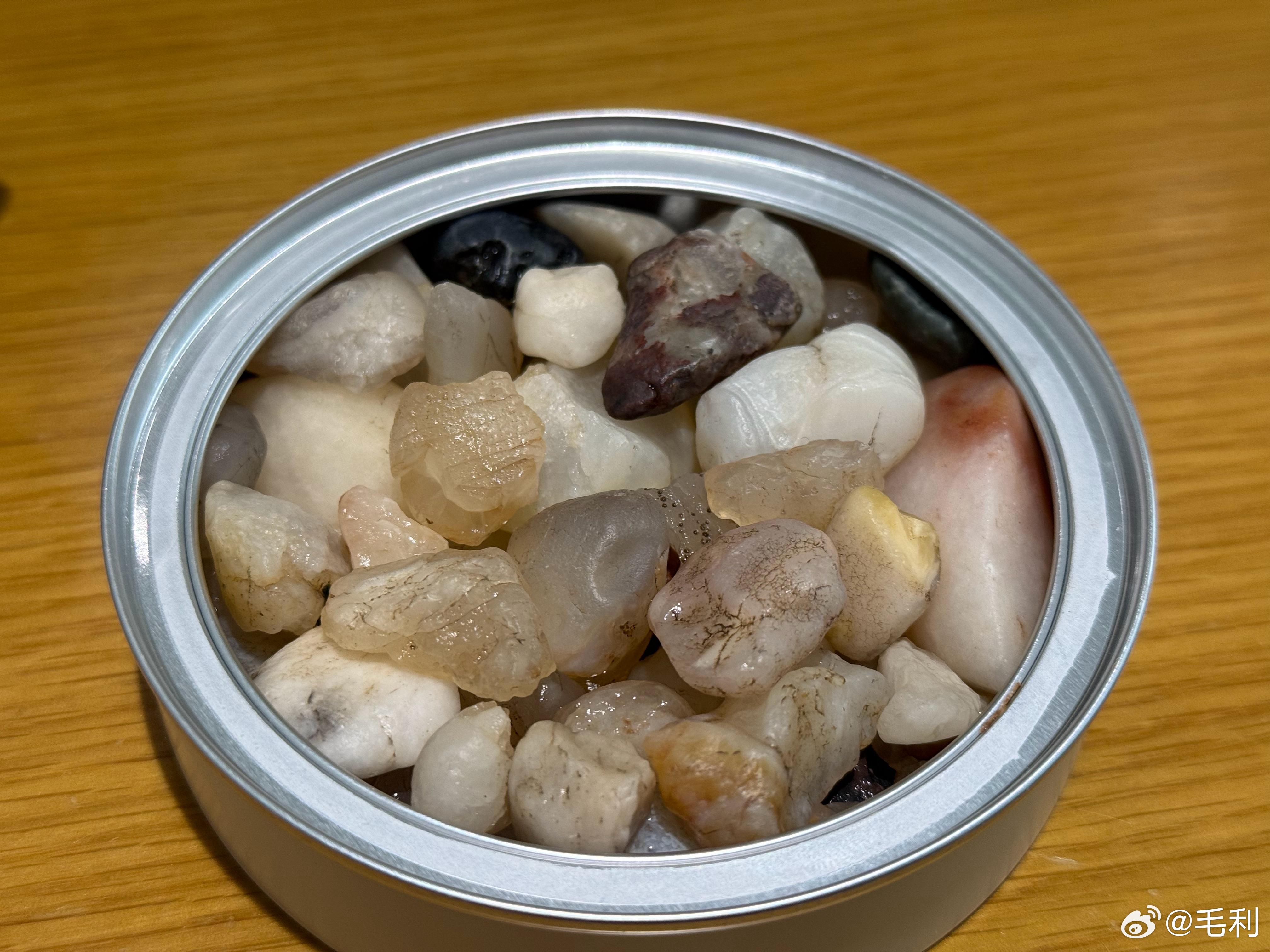 昨晚火焰山后临时决定去玛瑙滩捡玛瑙咱也不知道是不是玛瑙…路上碰到几只沙虎，艾文说