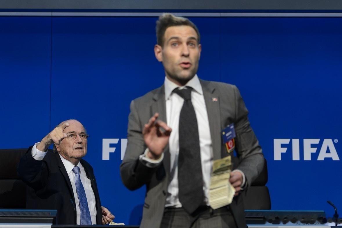 英政客呼吁英足总和欧足联退出FIFA两边标准截然不同令英国不满，美方处罚随意撤销