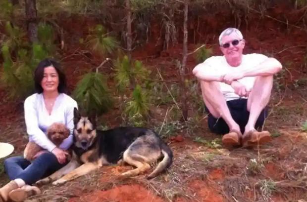 说起来比利时前驻华大使奈斯，真挺有意思。人家干完大使就没回欧洲、也没去土耳其继续