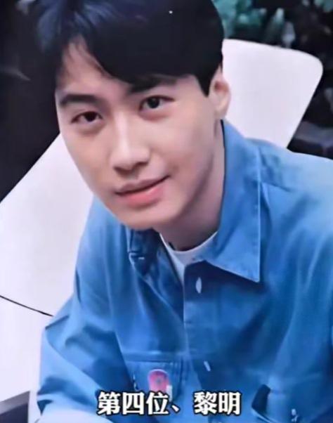 黎明[赞][赞][赞][赞][赞]
黎明的颜值和歌声，承包了一代人的青春记忆！