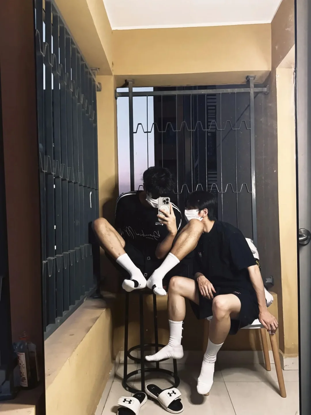 谁的腿更长一些？