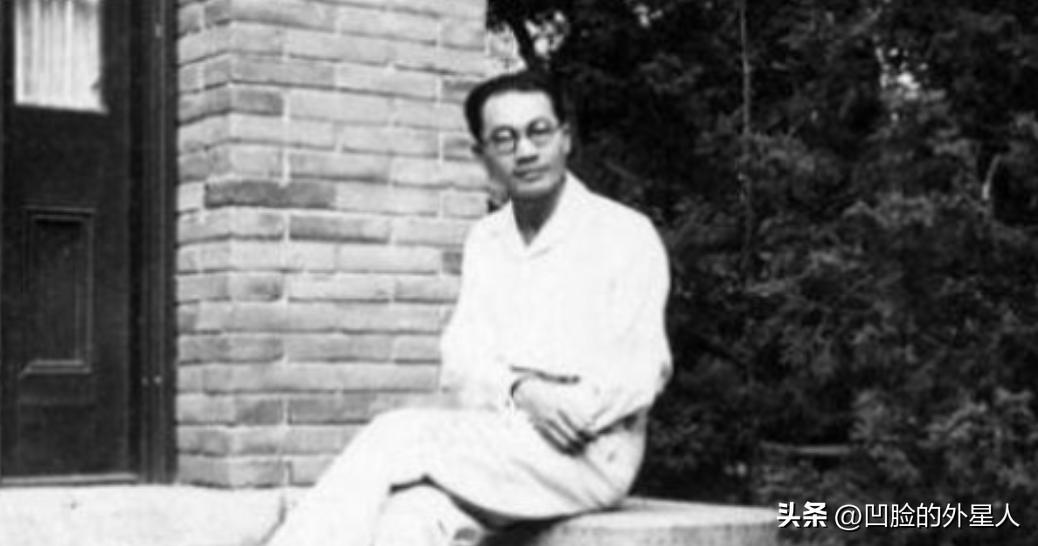 1942年，著名女作家沉樱正怀3胎时，得知丈夫把全部家当了3万块，拿去给戏子赎身