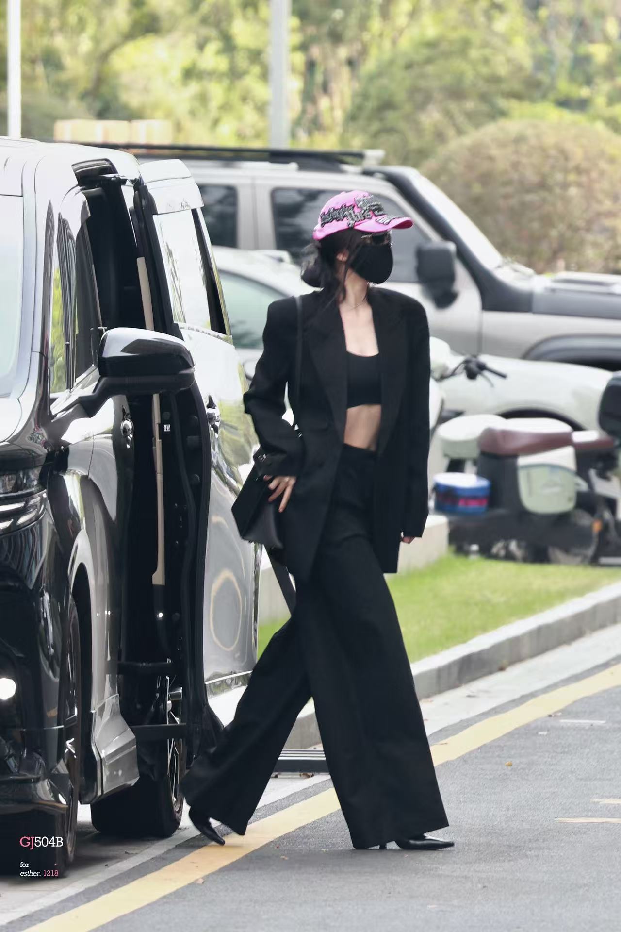虞书欣[超话] EstherStyle私服穿搭来自星星的穿搭 🖤低调西装穿搭 