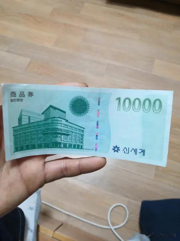 家人们谁懂啊！男子发现妻子每天上厕所顺路存1000 这事儿也太绝了！
 
这大哥