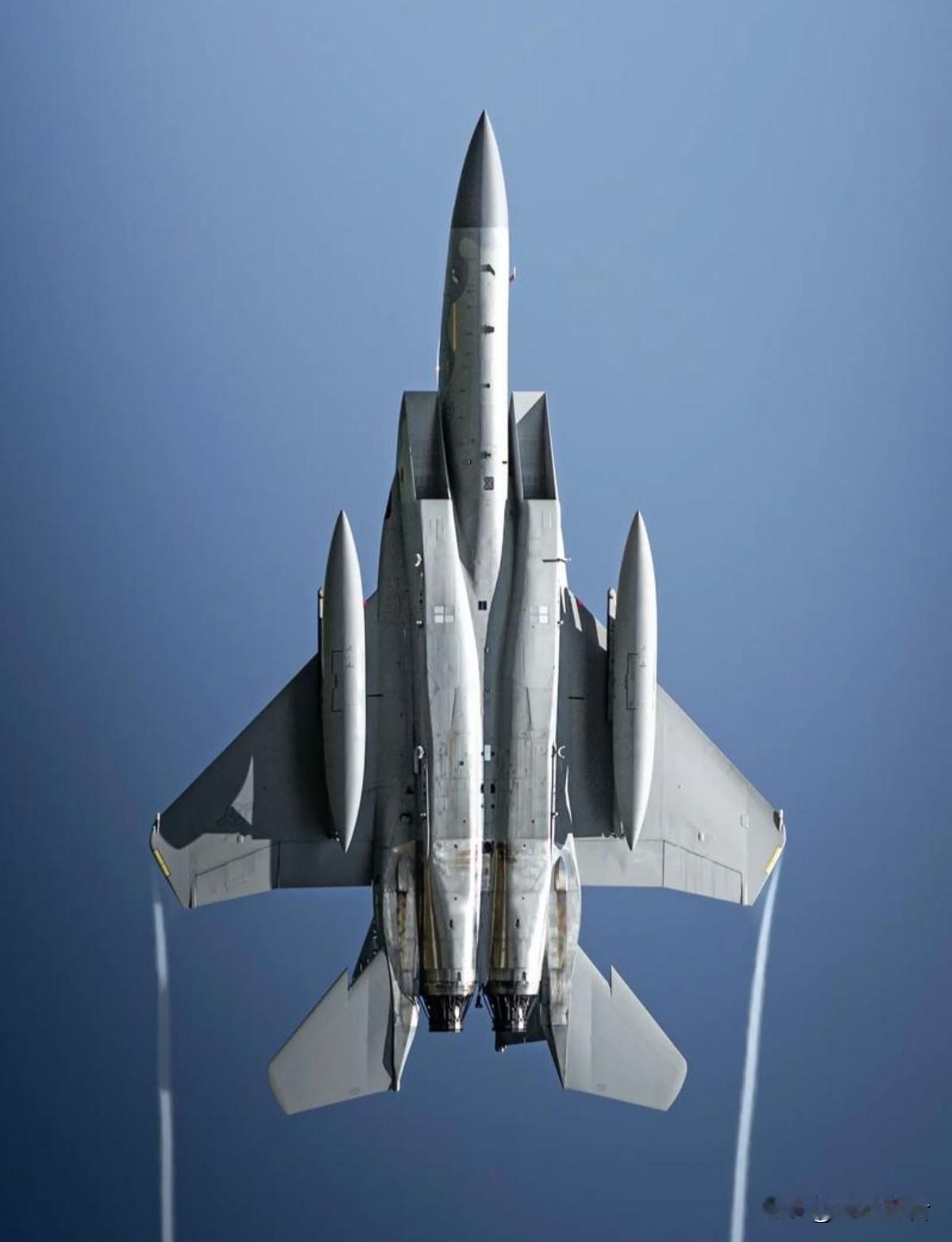 快讯快讯

惊心一刻！飞机闯入TLP的“家”！

当地时间21日上午，一架民用飞