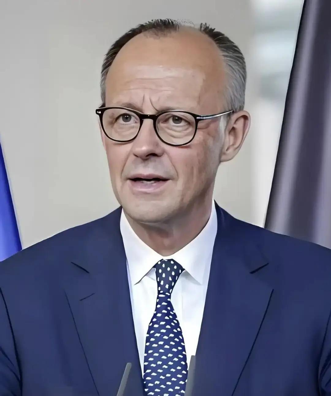 就在刚才
德国正式宣布了
11月26日，德国总理默茨宣布，2026年将对乌援助增