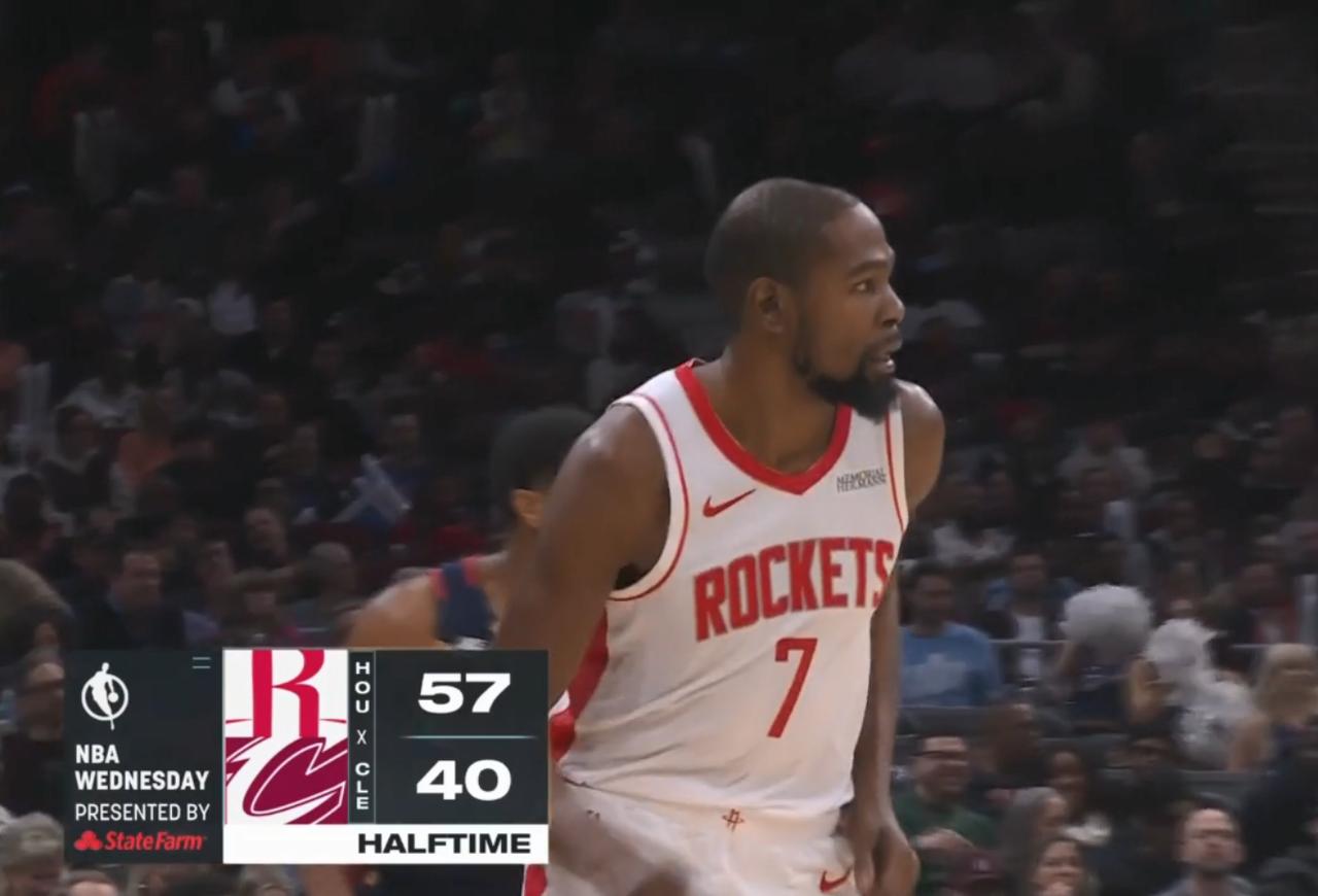 半场结束火箭57:40骑士暂时领先。
杜兰特13分4篮板
小贾8分4篮板
申宝1