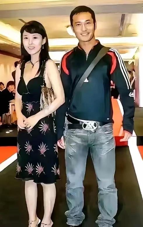这照片，肯定是黄晓明最想藏起来的，不愿意见到的那张啦！