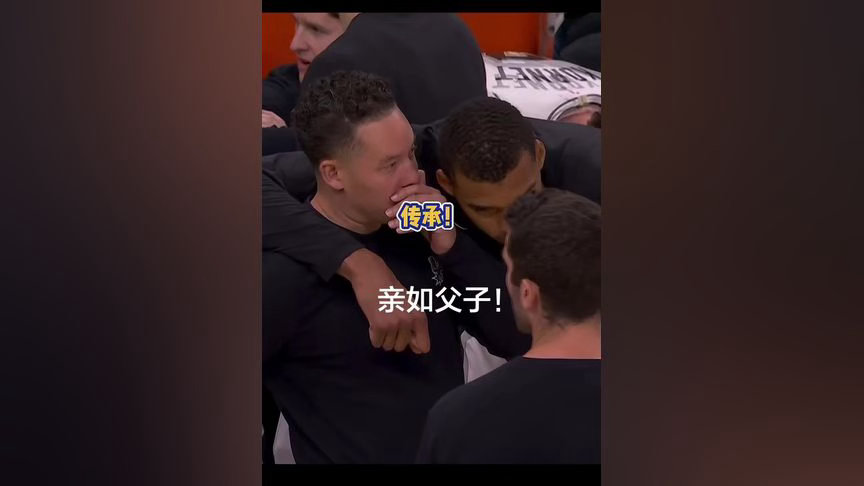 曝邓肯一直在训练馆陪波波维奇康复从严厉教头到康复老者，邓肯每天出现在训练馆。无声
