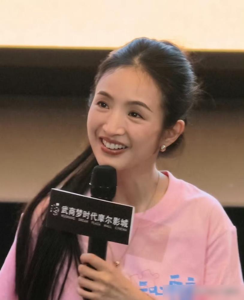 别再心疼林依晨了，她才是顶级的人间清醒。你以为她的剧本是贤妻良母？错，那是人生C