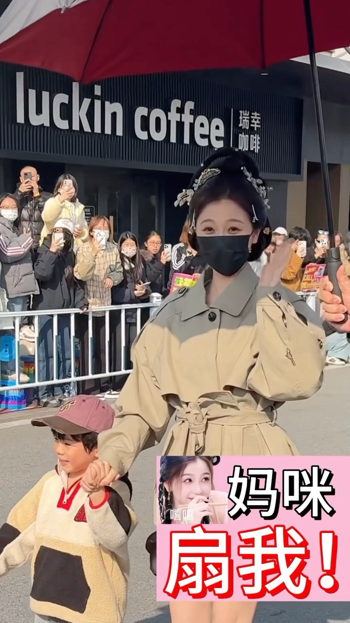 “妈咪扇我”舒心看到这个饭撒牌直摇头舒心妈咪舍不得扇小石榴 