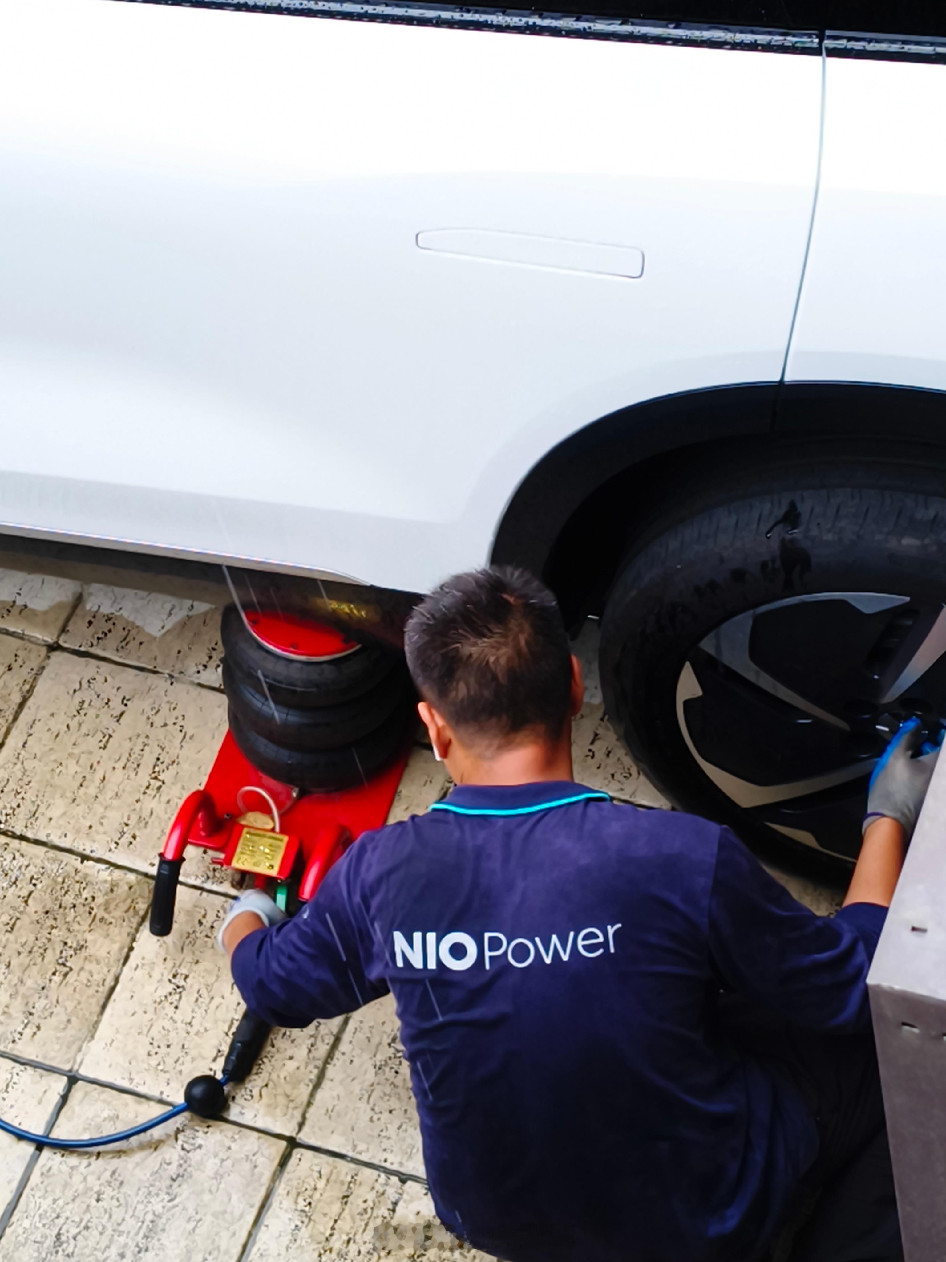 蔚来 无论刮风下雨你忠诚的NIO POWER随时出现在每一个需要的地方 ​​​
