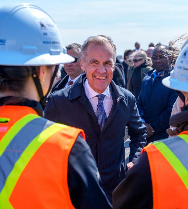 加拿大公开喊话中国

当地时间19日，加拿大总理卡尼发表讲话，他强调，目前和美国