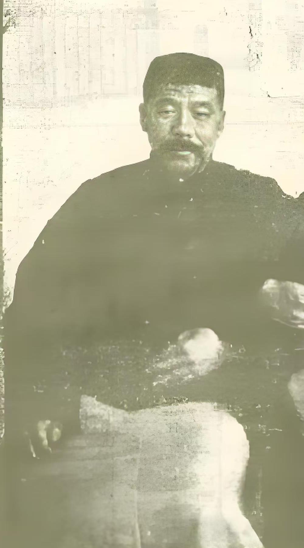 在《造币总厂》厂志上曾记载:“督直期间，褚(玉璞)续娶一房小老婆，又命造币厂为其