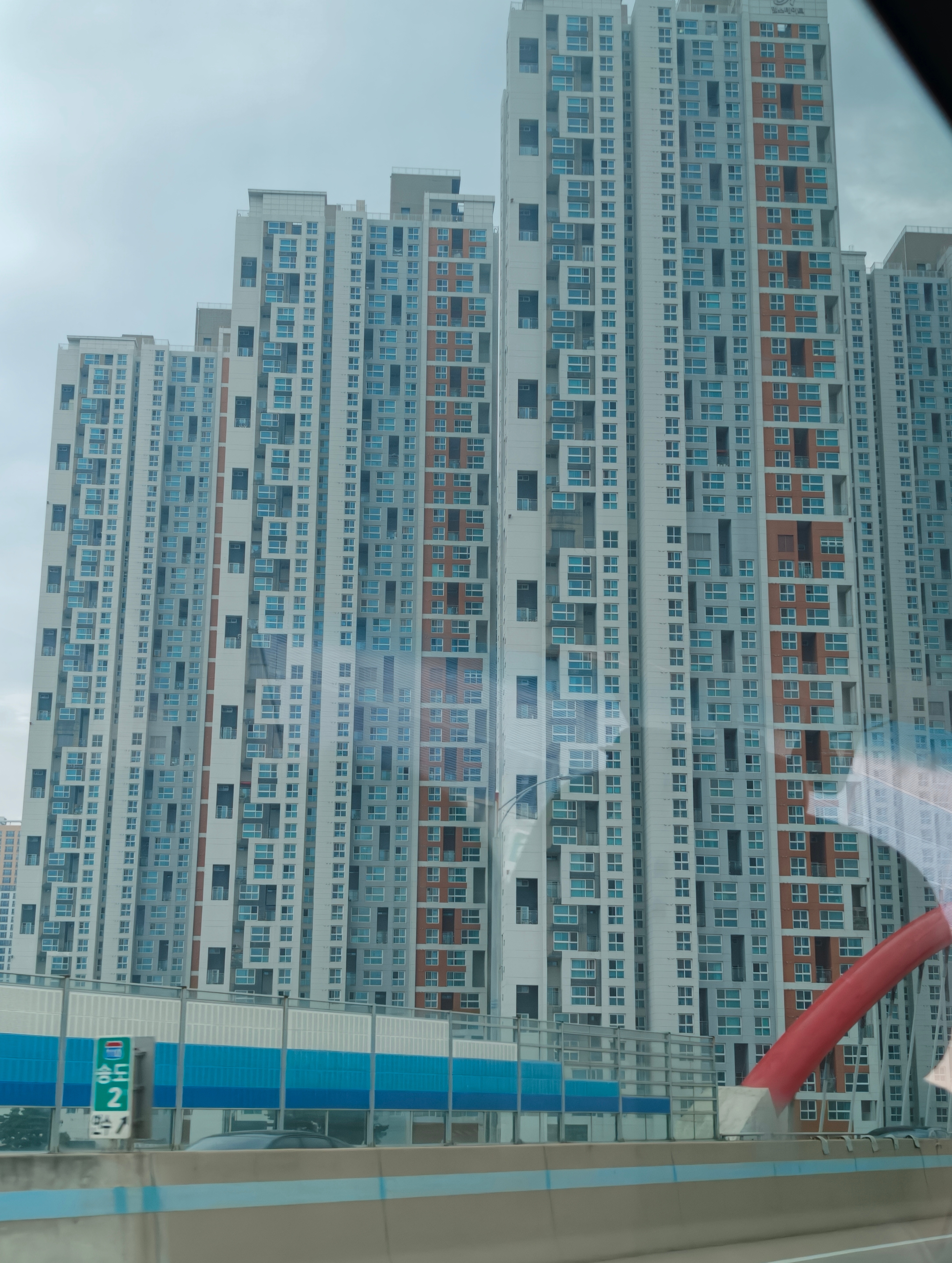 韩国这高层窗户好小  ​​​