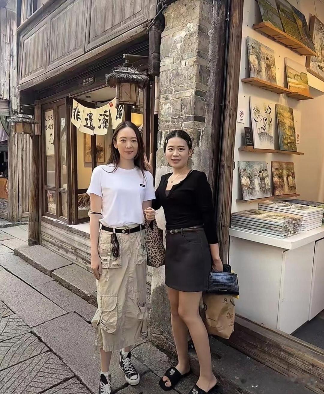 偶遇童瑶，她的个子可真高啊。 