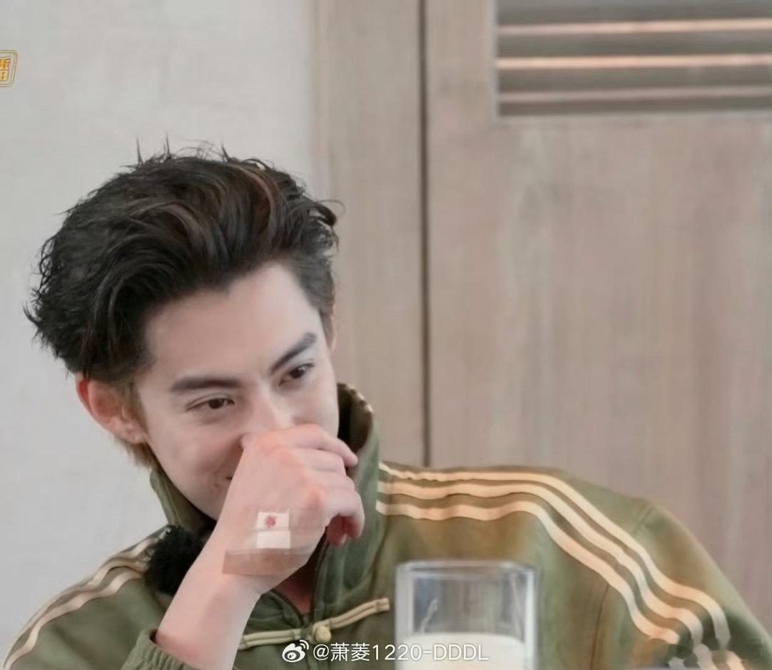 王鹤棣完全是智性恋天菜王鹤棣颜控+智性恋天菜buff叠满了，土象真的爆爱有没有人