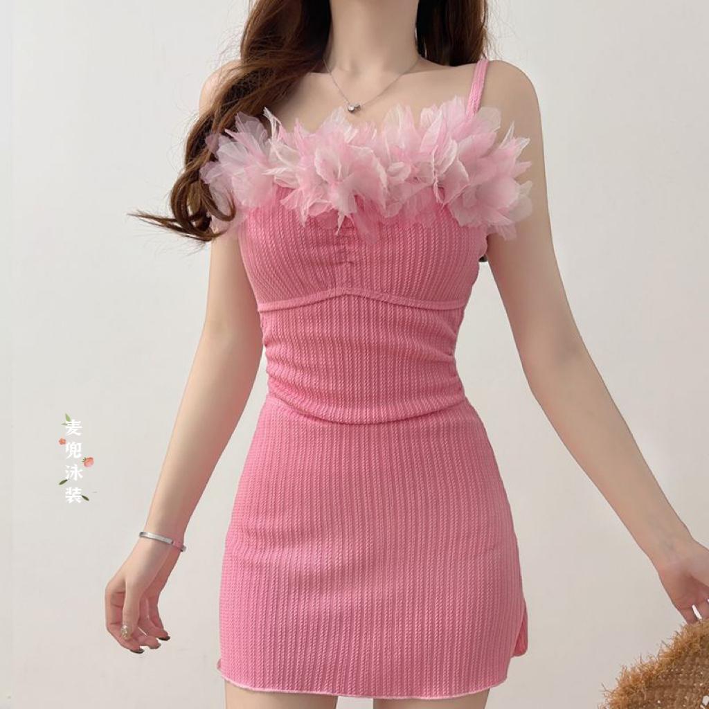 今天的甜度是这件粉色泳衣给的，风都变甜啦泳装穿搭风格 甜美连体泳衣 性感法式泳衣