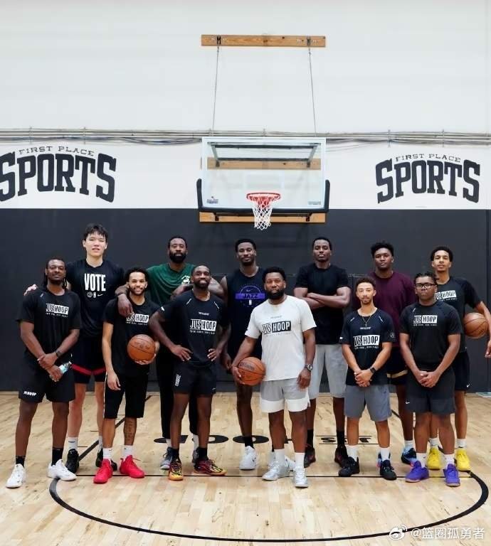 郭士强在男篮公开训练的采访中带来消息！远在NBA征战开拓者的杨瀚森确定归队，即将
