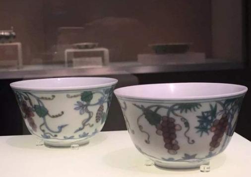 1962年，北京德胜门附近，发现座4平米空置小墓，考古人员没啥发现，正待离开，不