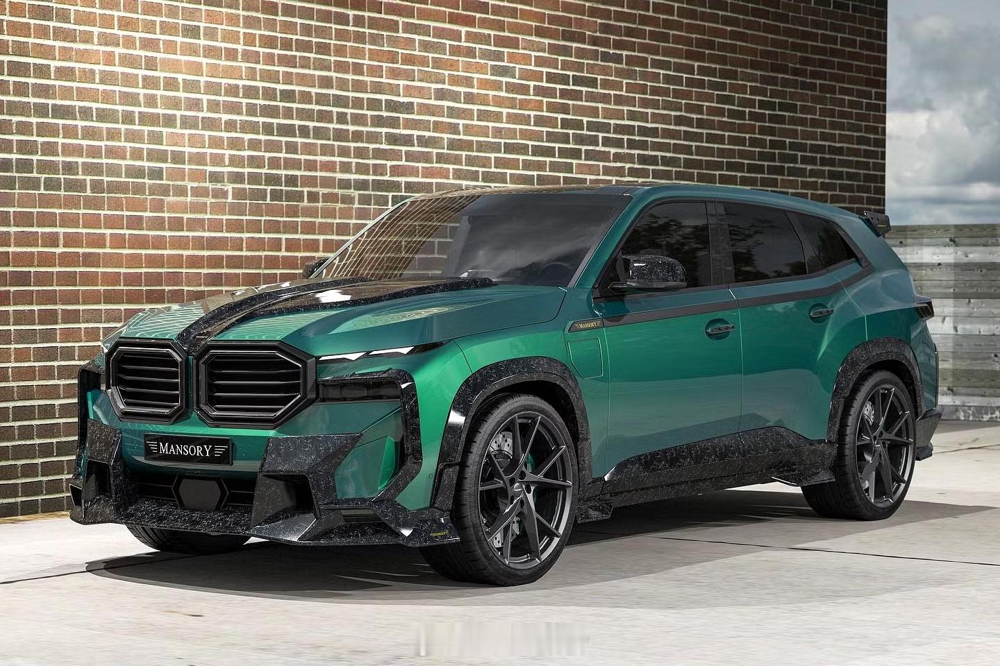 昨天接机是一台绿色宝马XM 4.4T V8+电机的混动高性能SUV大家来看看哪一