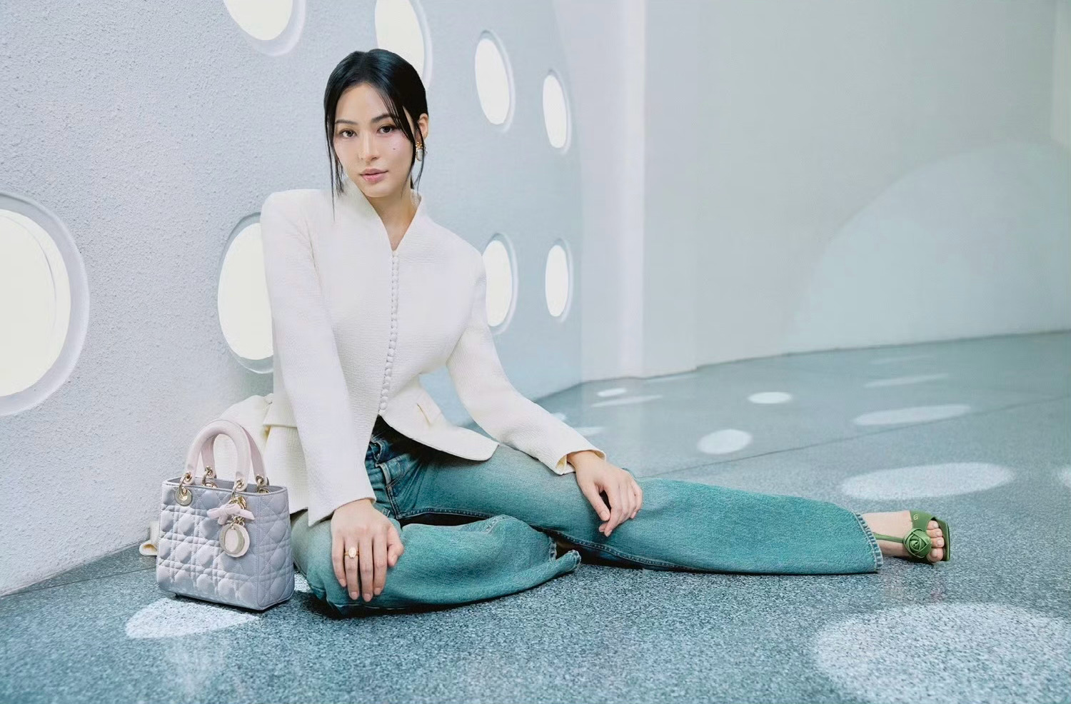 邝玲玲 ELLE中国香港版8月刊封面人物，优雅摩登的Dior女郎~ 封面大赏