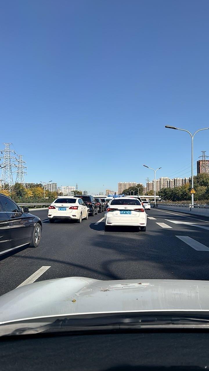 北京本周末宜赏秋大周末堵的跟停车场一样 ​​​