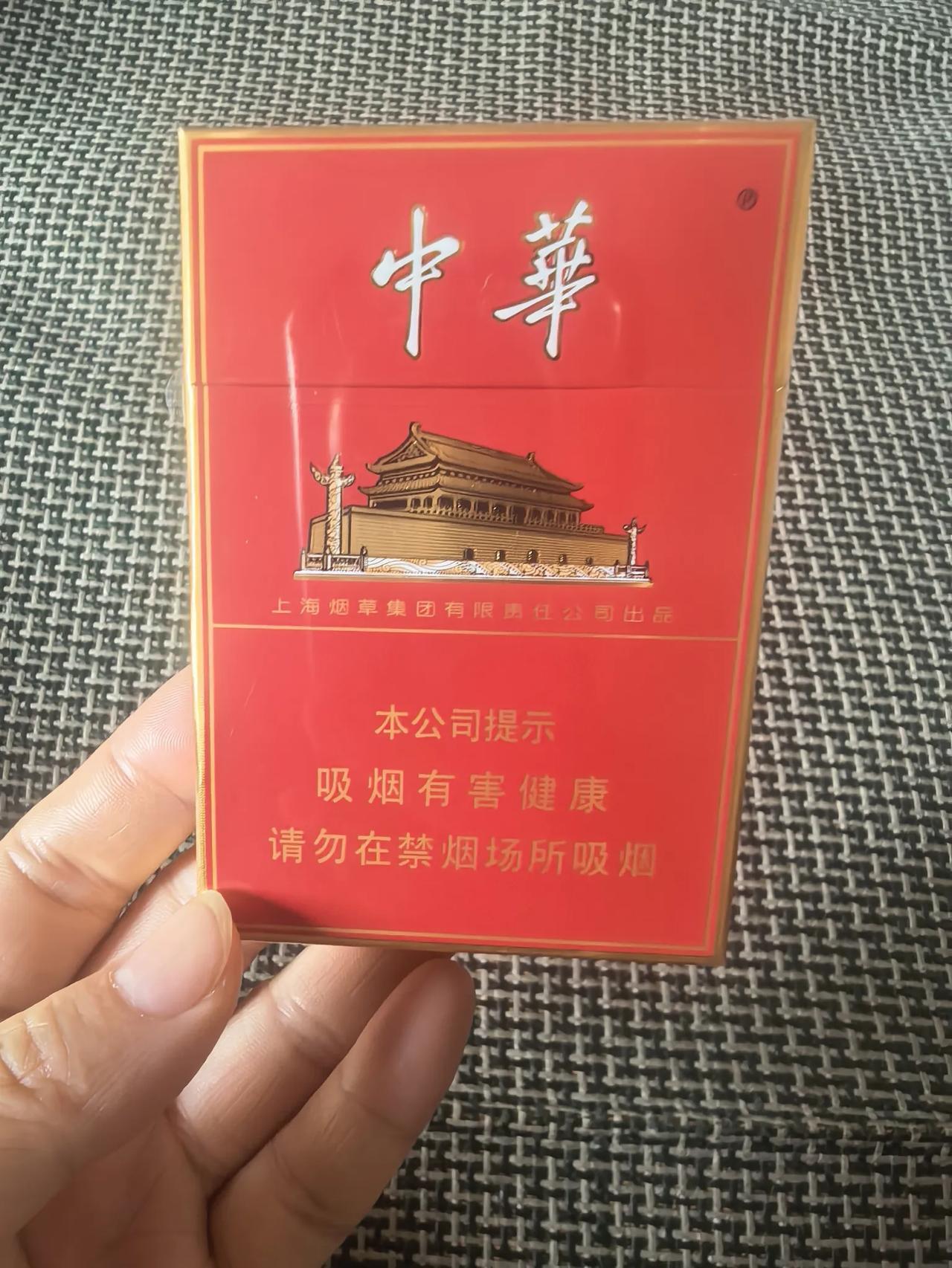 这是在洛阳的侄子带着女朋友给老公买的，还有一瓶饮料已经喝了。
事情的起因 是前段